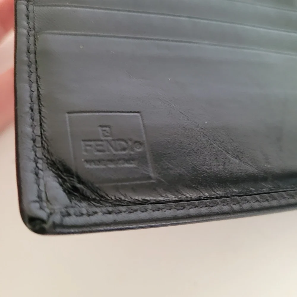 Fendi Mens Black Leather Bifold Wallet Silver Logo Plaque 2270-31011-008 Italy